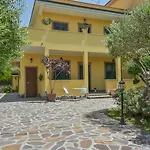 A Casa Di Titty 3*