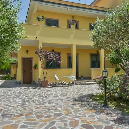A Casa Di Titty 3*