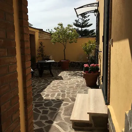 לינה וארוחת בוקר A Casa Di Titty פיומיצ'ינו